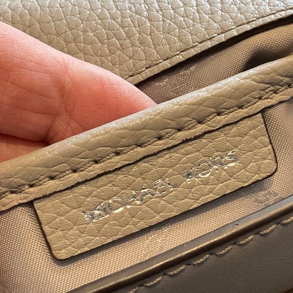 Michael Kors Crossbody Bag Greige Pebble Leather - Picture 10 of 15